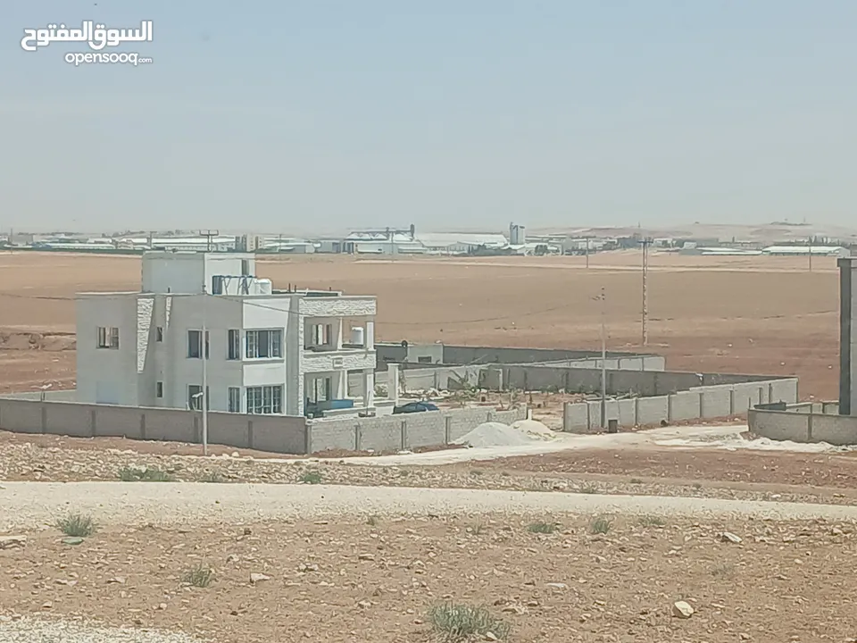 أرض للبيع في القسطل قرب شارع المطار