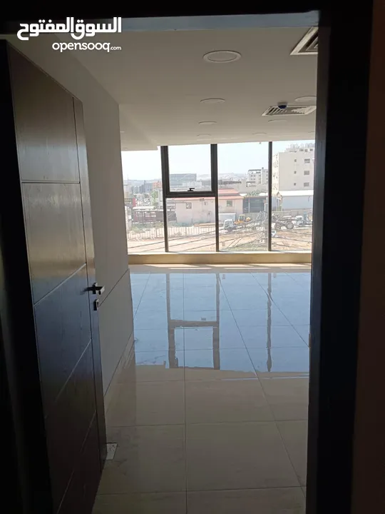 مكاتب مميزة للإيجار في إربد بالقرب من دوار السنبلتين (اليوسفي سابقا)