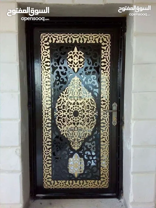 ابواب حديد  شبابيك المنيوم مراجيح اثاث مدرسي ابواب خشب