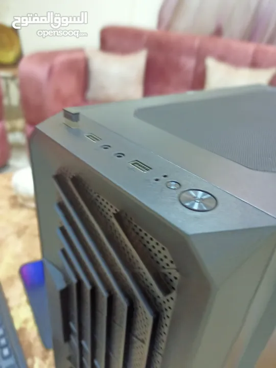 كمبيوتر جديد بكرتونة استعمال خفيف شهر واحد مواصفات ممتازة  مع كيبورد وماوس وايرلس  نوع لينوفو