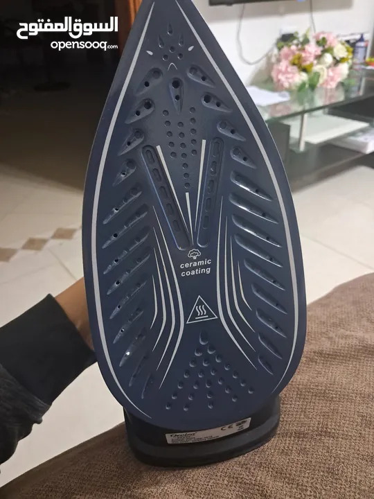 مكوى طياره لون أسود جديده غير مستعمله نهائيا بخار عالي 2800 واط