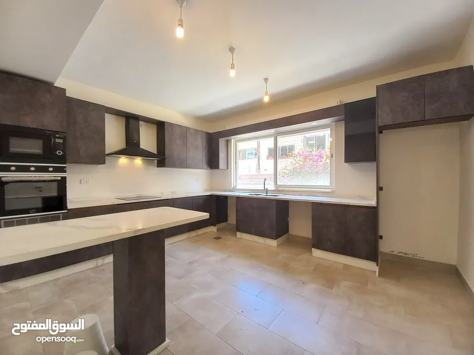 شقة غير مفروشة للايجار في الدوار الرابع  ( Property 33648 ) سنوي فقط