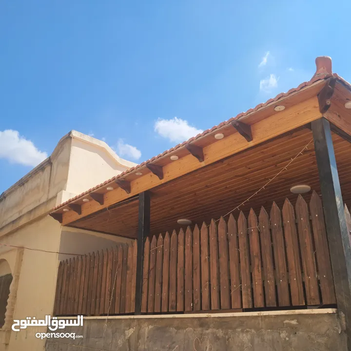 قرميد للبيع كامل مع الحديد والباب