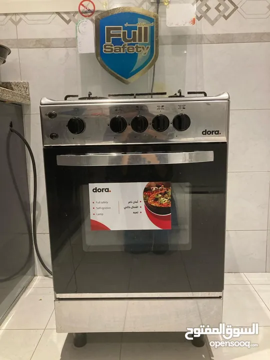 4 Burner Cooking Range. With Oven. In Very good condition. As good as New