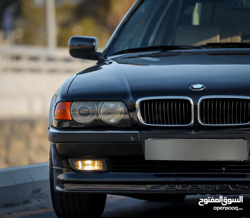 E38 BMW 735iL