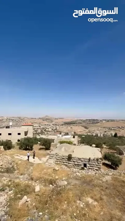 ارض للبيع مع شقتين في جناتا ابو نجيم