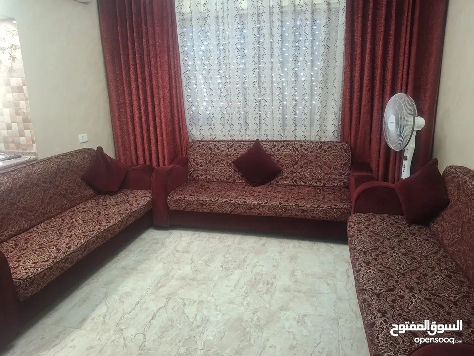 بيع كنب وبرادي وطاولة شاشة