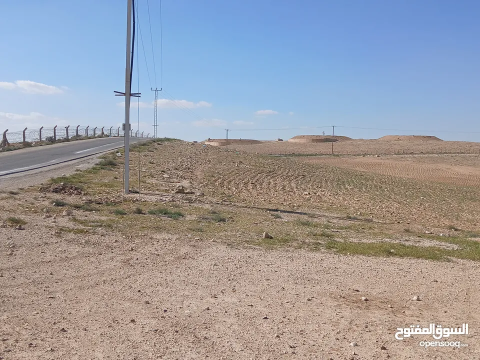 أرض مميزة في الموقر (مطل الحاتمية)