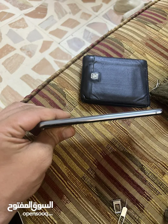 SAMSUNG S20 بحاله الوكاله بدون خدوش استعمال خفيف جدا  مش مفتوح ولا مبدل فيه اي قطعه  ع وضع الشركه