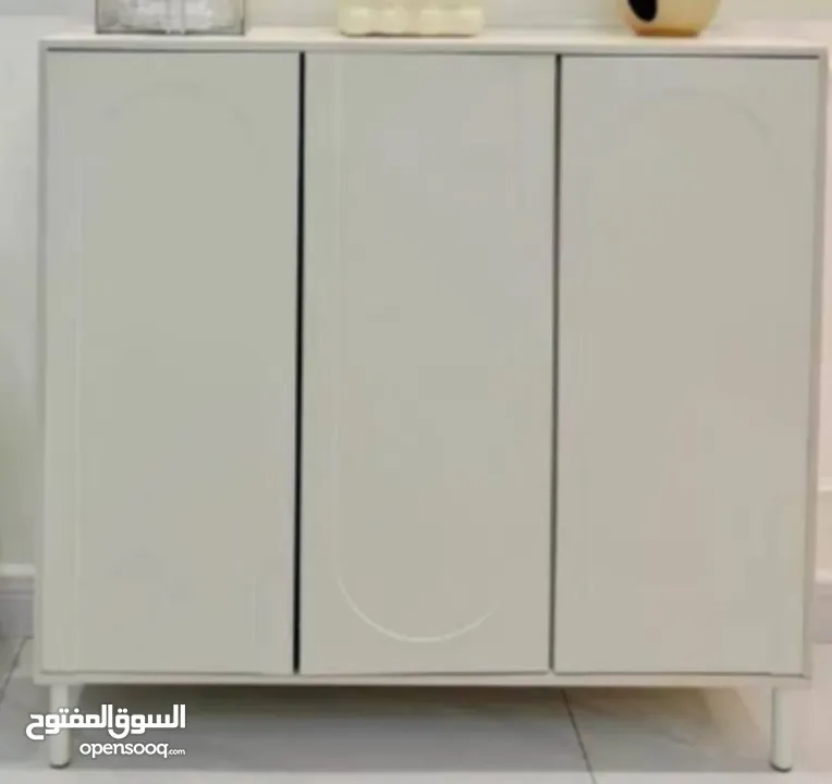 خزانة احذية حليب مزخرفة بشكل اقواس