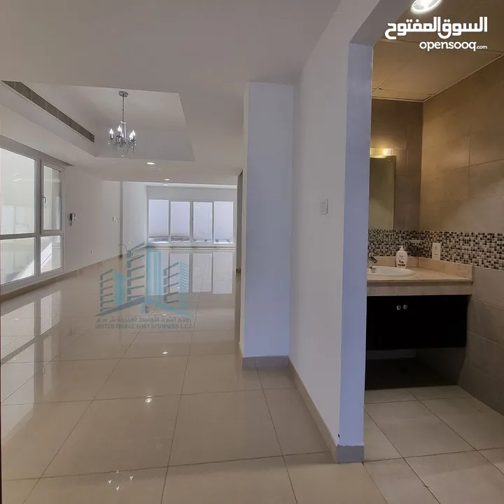 Luxurious 5 BR Villa with City View in MQ