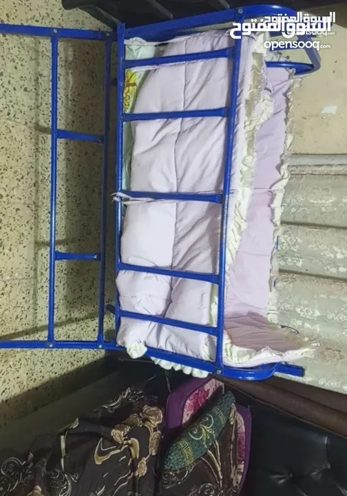 سرير بيبي مع هزاز معو فرشتو بحال الوكاله