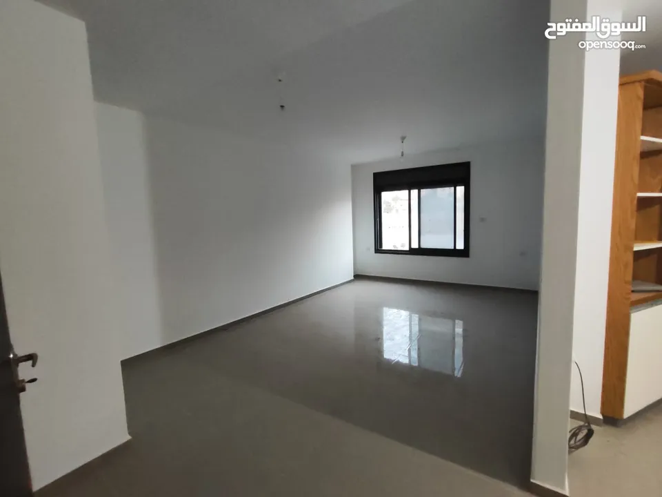 للايجار شقه ديلكس على شارع عين مصباح المؤدي الى الطيره