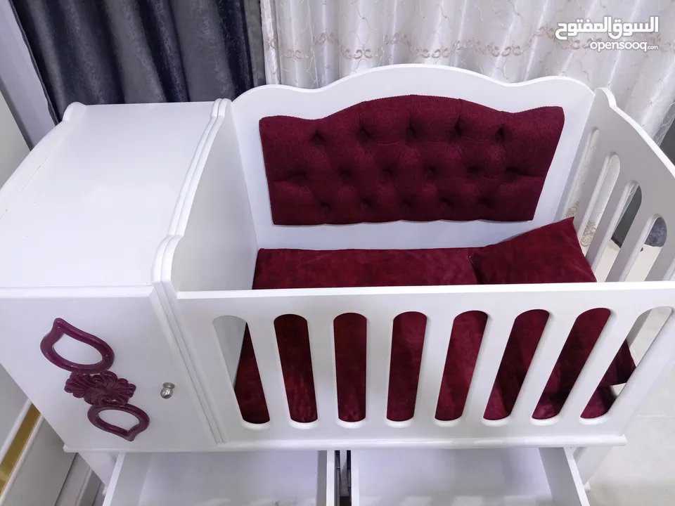 تخت اطفال خشب ثقيل زان ولاتيه بحاله الوكالة للبيع