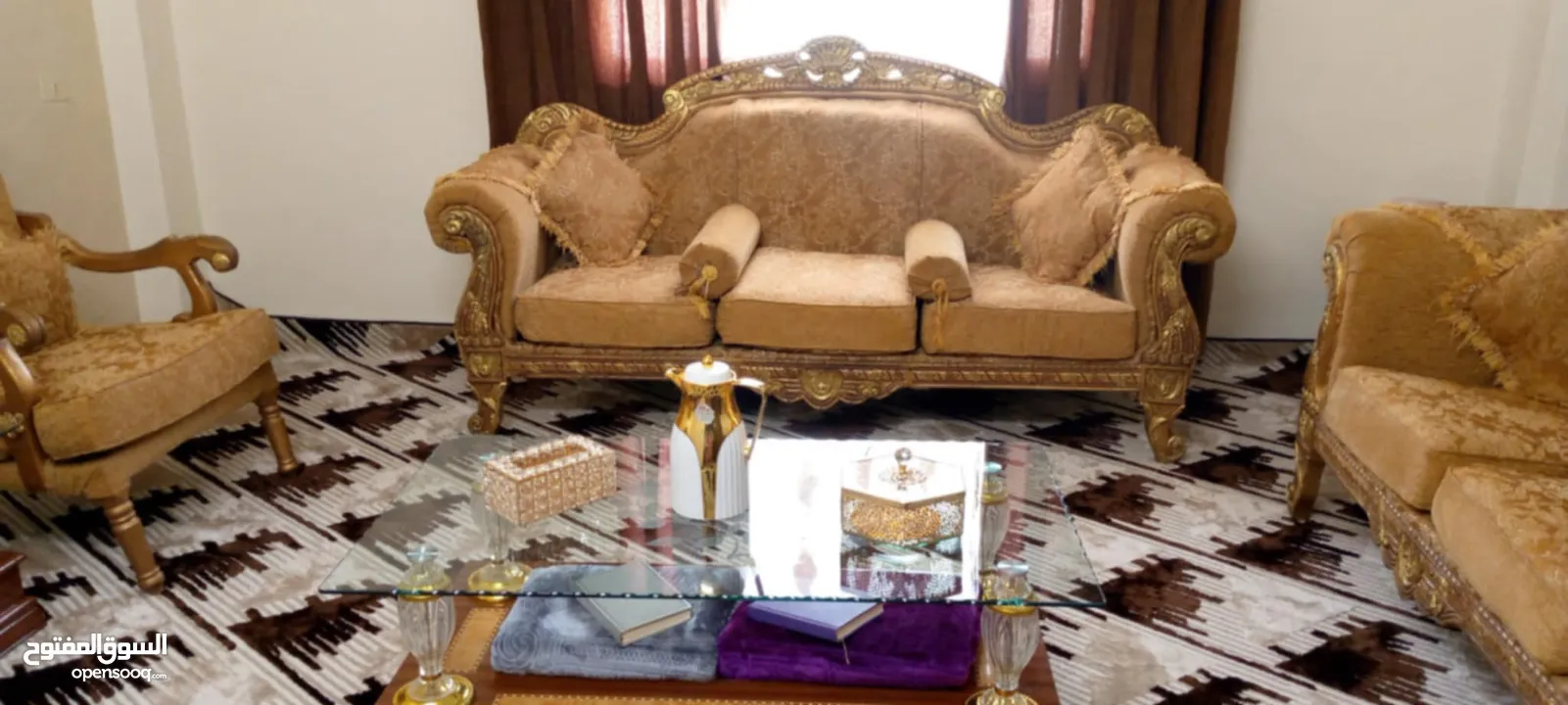 طقم كنب زان سبع مقاعد بحالة ممتازة