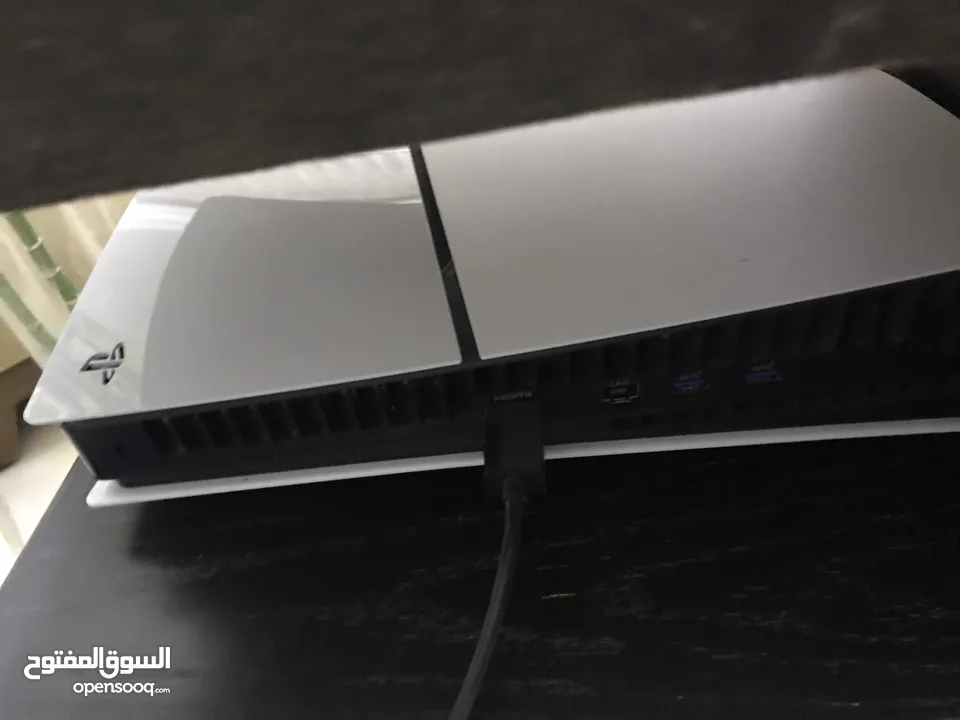 بلايستيشن فايف ديجيتال مع يد استعمال خفيف ( اقرا الوصف )