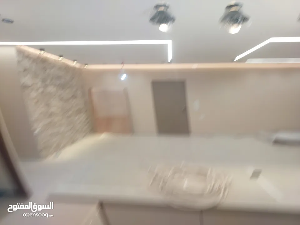 للايجار شقه ارضيه مدخل مستقل مع ساحه 200 متر
