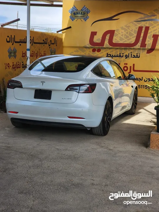 تيسلا موديل 3