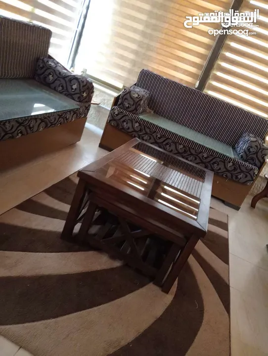 طاولتين وسط