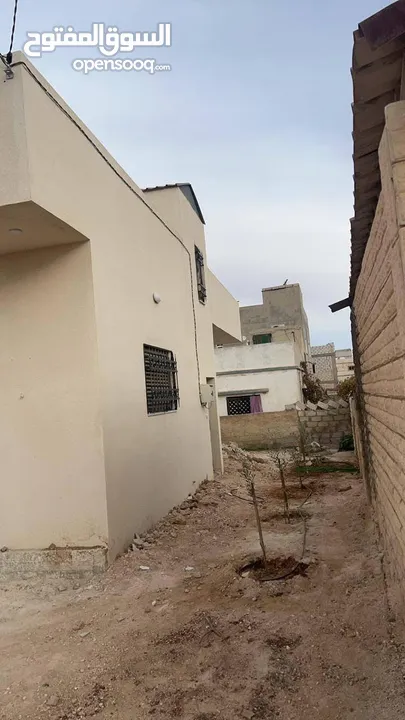 بيت للبيع المفرق شارع عشرين