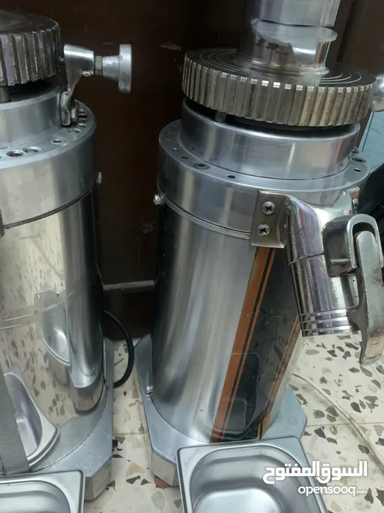 ماكينات قهوةًطحن1 فازوماكينة 3فاز حرق يمعلم  على الماكينتين بسبب الاستعجال بالبيع
