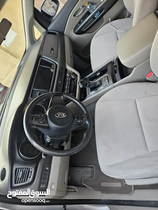 Well maintained Kia Carnival 2016 urgent sale