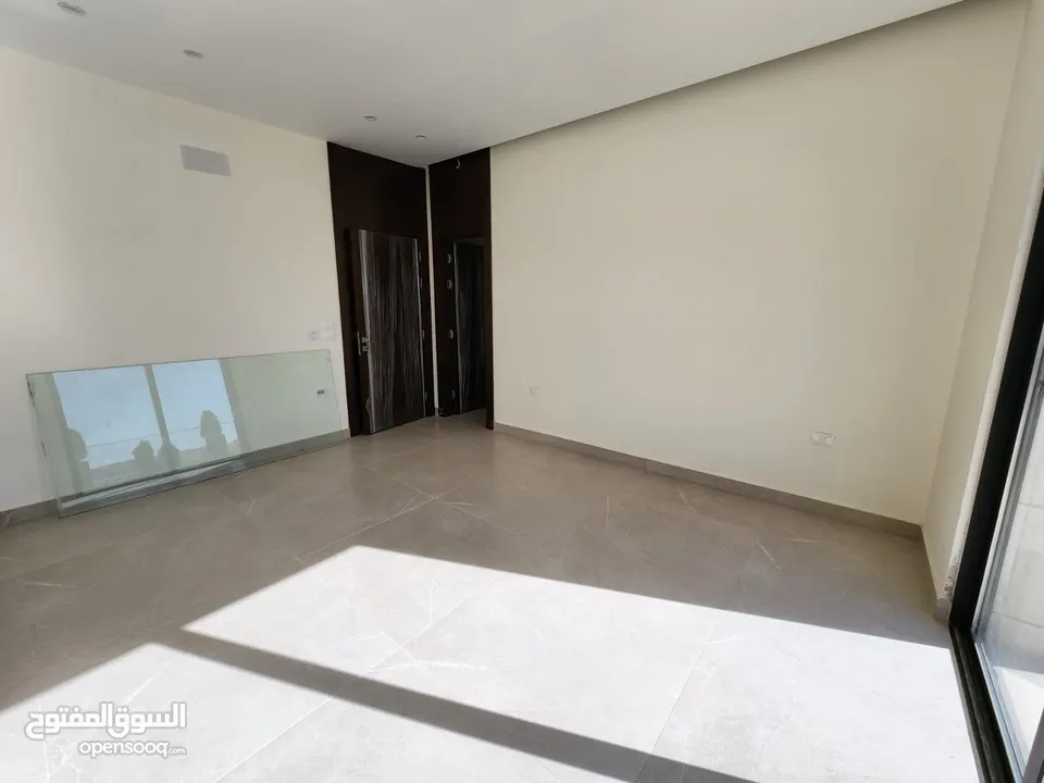 روف فاخر للبيع في عبدون ref : 14387