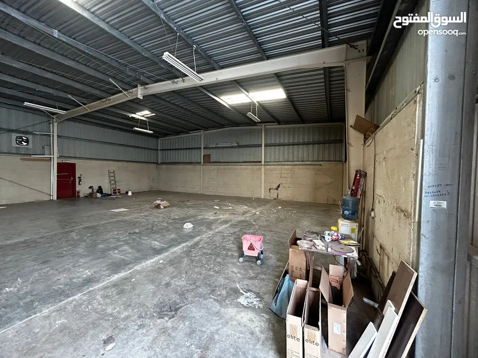 Spacious warehouse in al Qouz