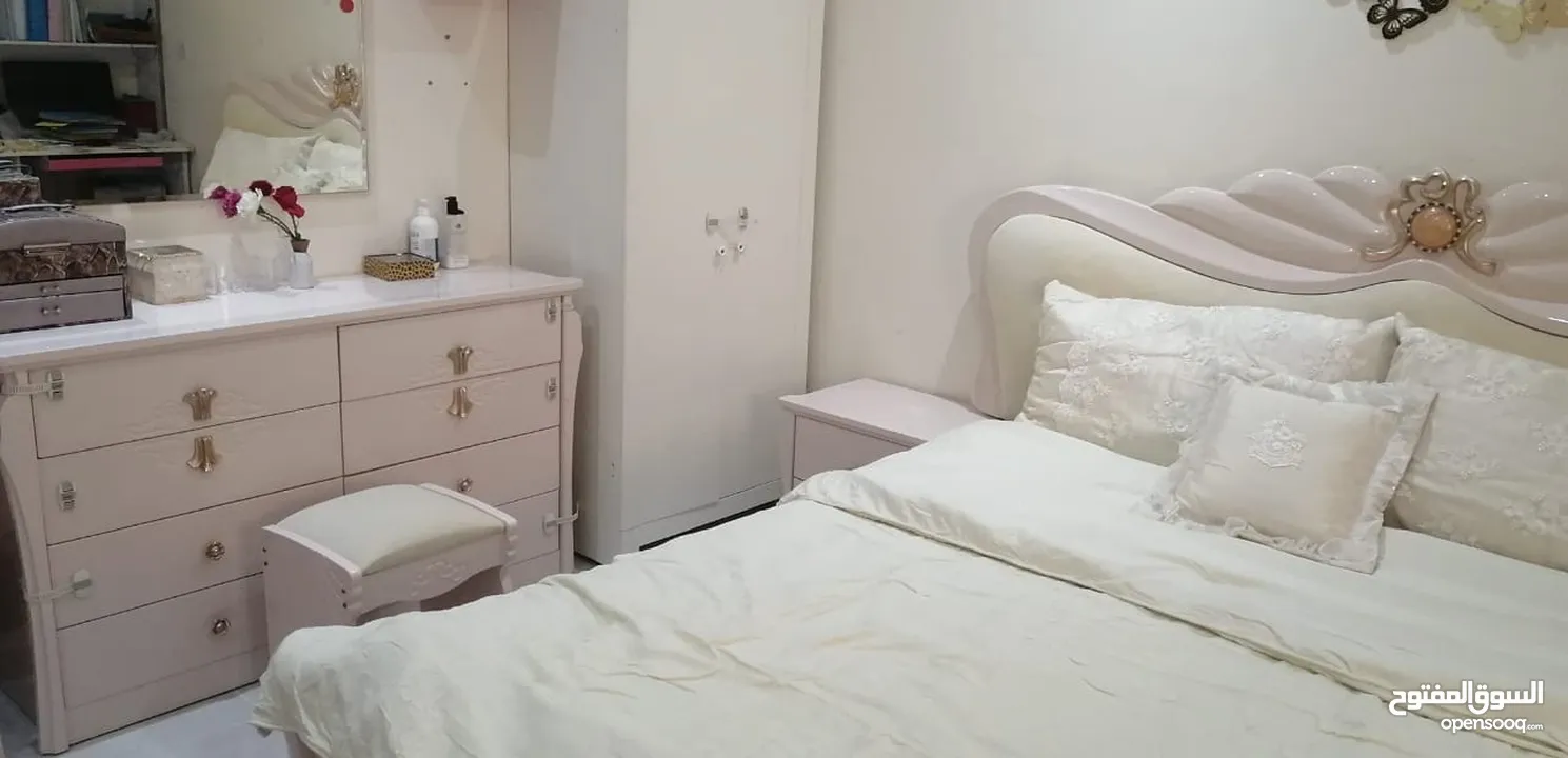 غرفة نوم أسرة مستعملة إستخدام نظيف بحالة ممتازة