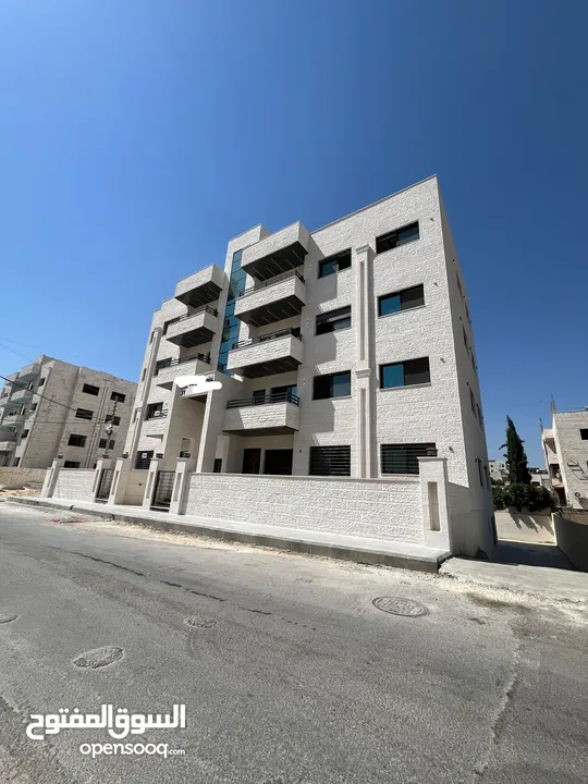 شقة 117 متر بجانب مدارس بيت المقدس طريق المطار منطقة مخدومة و بسعر مميز