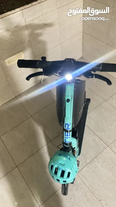 سكوتر من نوع تاير مع طاقيه الصليه  و كلشي  48 فولت 15 أمبير