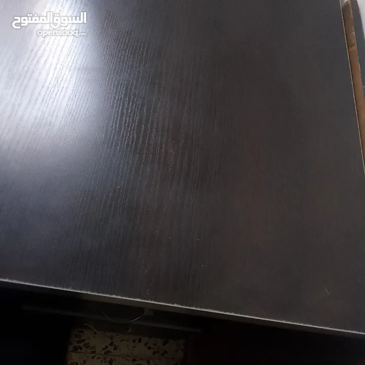 مكتب ممتاز جداً للدراسه و للكمبيوتر