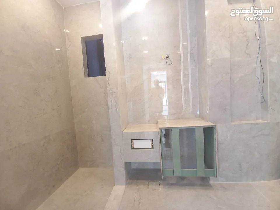 شقة غير مفروشة للايجار في الدوار الرابع  ( Property 35302 ) سنوي فقط