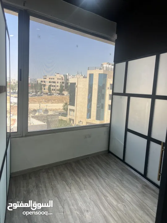 مكتب للإيجار مجهز كمركز عناية جلد وليزر