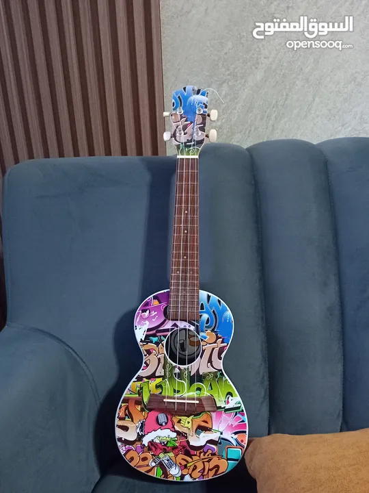 4 strings new body  custom body  ukulele(  آلة  (مش جيتار