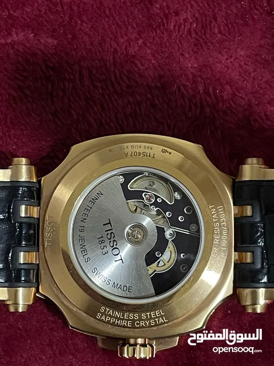 ساعة تيسوت صناعة سويسرية لون ذهبي