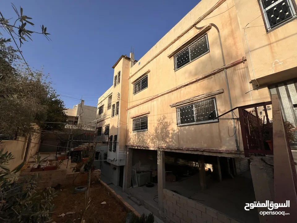 عمارة ثلاث طوابق + شقة ارضية عظم +تسوية  + كراج سيارات  للبيع