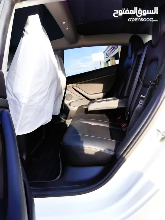 تيسلا 2022 model 3 فحص كامل اوتوسكور +B بدون ملاحظات بودي (كرت ابيض) بحالة الوكالة بسعر لقطة ومحرووق