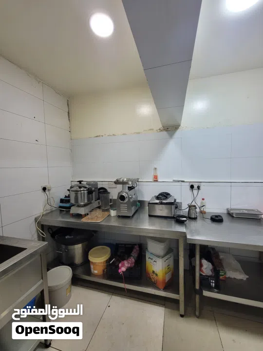 السلام عليكم ورحمة الله وبركاته مطعم في الرفاع الشرقي بوكوارة  معروض للبيع كامل متكامل وبسعر مناسب ل