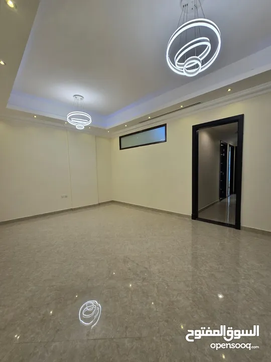 للايجار  الشهري بدون فرش شقة #فندقية ثلاث غرف وصالة في #عجمان   اول ساكن شهري بدون فرش شامل