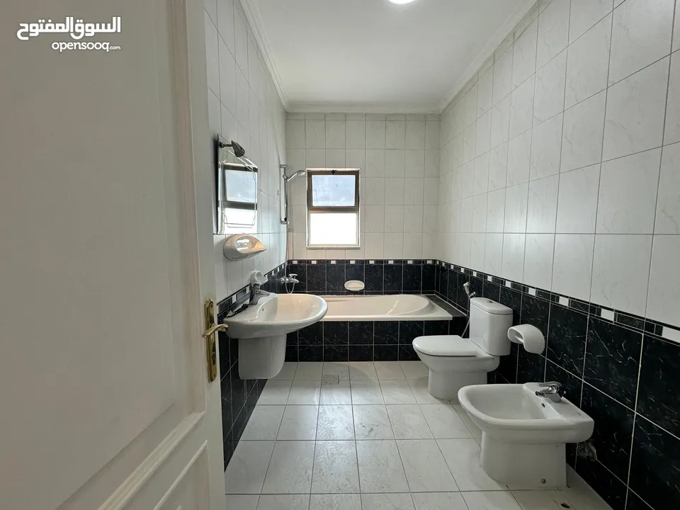 شقة غير مفروشة للإيجار في عبدون ( Property 43360 )-175050340