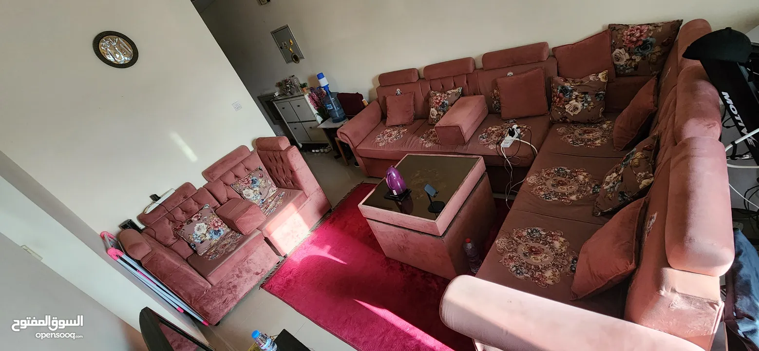 كنب بحالة ممتازه للبيع. 750 درهم  for sale 750AED IN AJMAN