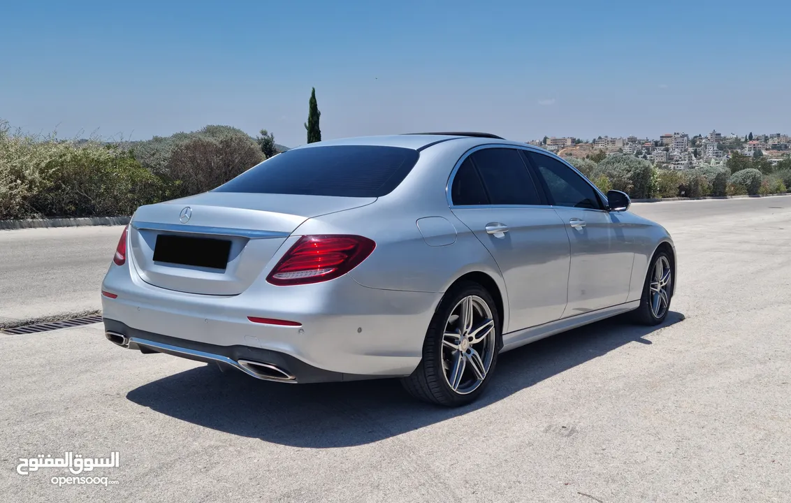 مرسيدس بنز E200 - AMG فل أوبشن مسكر - دهان الشركة المنتجة - سيارة بحالة الوكالة
