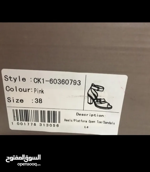 صندل مريح جداً من Charles & Keith مميز جداً لقطة