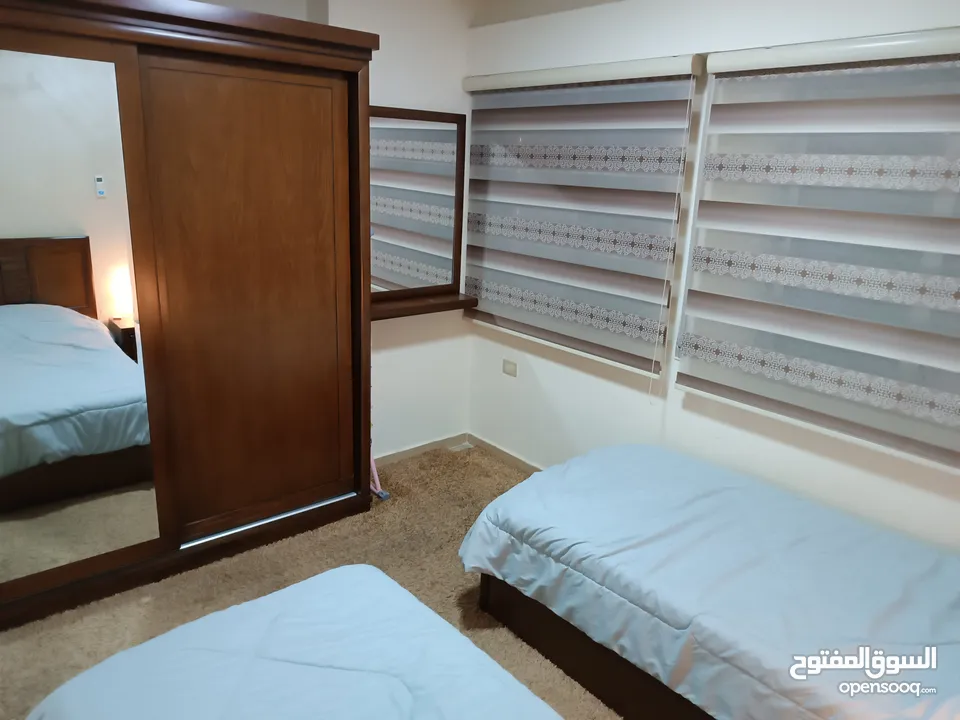 شقة ارضية مفروشة في الجبيهة بالقرب من الجامعه الاردنيه و جامعة الاميرة سمية من المالك مباشرة