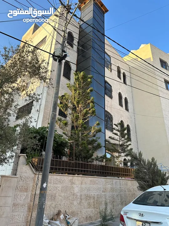 عماره للبيع بالقرب من مرايا جبل طارق خلف البيتزا على الأوتسترادات مكونه من ثلاث طوابق