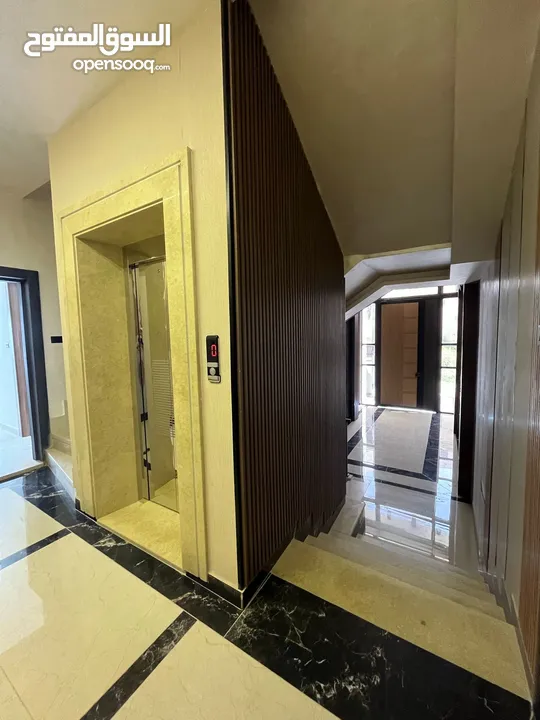 بالاقساط ارضية مع مدخل خاص في اجمل مناطق مرج الحمام و بتشطيب حديث و مميز