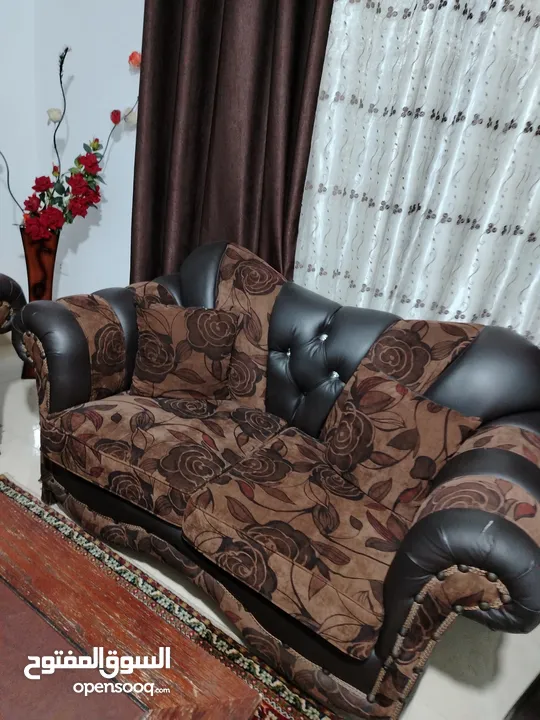 طقم كنب بحالة جيدة