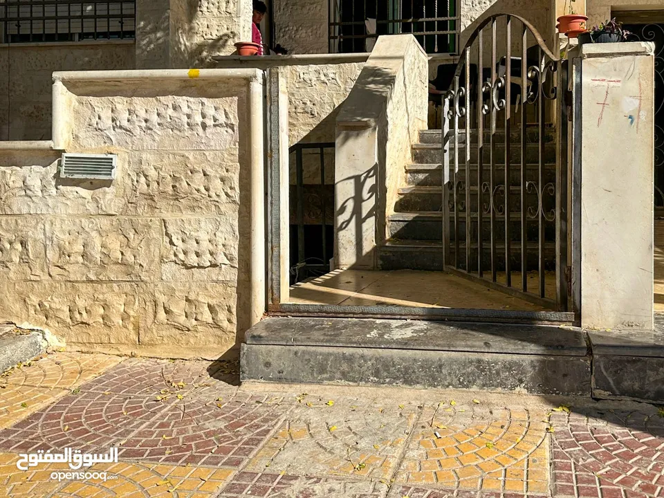 شقة شبه ارضي الحي الجنوبي بالقرب من مستشفى بديعة مساحة 90 متر مربع بسعر مغري