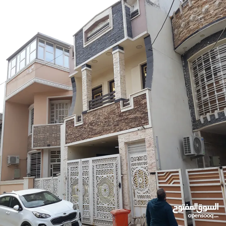 دار للبيع عبارة عن ثلاث وحدات سكنية في الدورة ابو طيارة فرع كلية دجلة